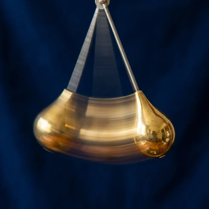 Swinging pendulum