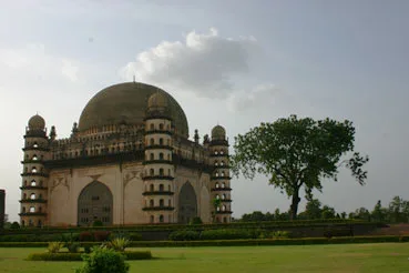 Gol Gumbaz dome